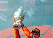 英雄联盟总决赛门票-迈凯伦完胜雷诺车队，皮亚斯特里点燃赛场