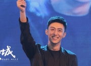 英雄联盟总决赛时间-最后防线变成最前利刃，皮克一锤定音，巴萨如何正面碾碎丹麦铁壁