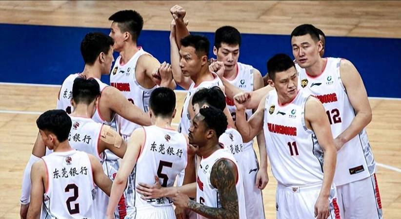 湖北男篮夺得胜利,大比分领先对手赢得掌声 湖北男篮夺得胜利,大比分领先对手赢得掌声