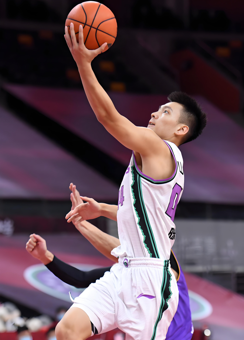 云南男篮巧妙战术,成功获胜 云南男篮巧妙战术,成功获胜