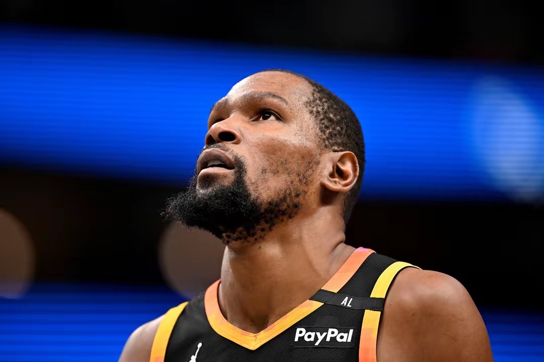 人不敌灰熊,西蒙斯仍迷失在场上的简单介绍 人不敌灰熊,西蒙斯仍迷失在场上的简单介绍