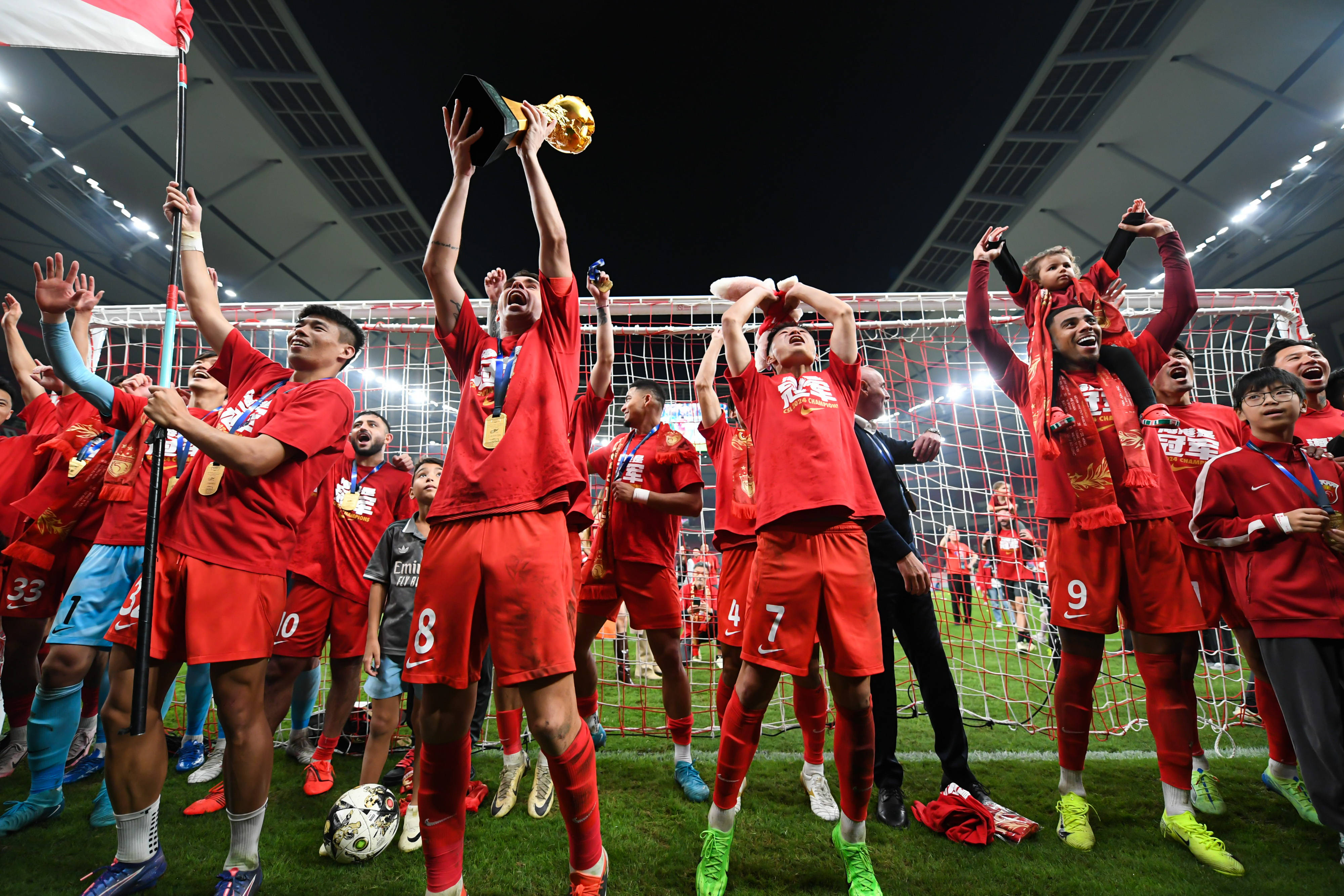 关于本土球星大放异彩,成为球队关键人物的信息 关于本土球星大放异彩,成为球队关键人物的信息