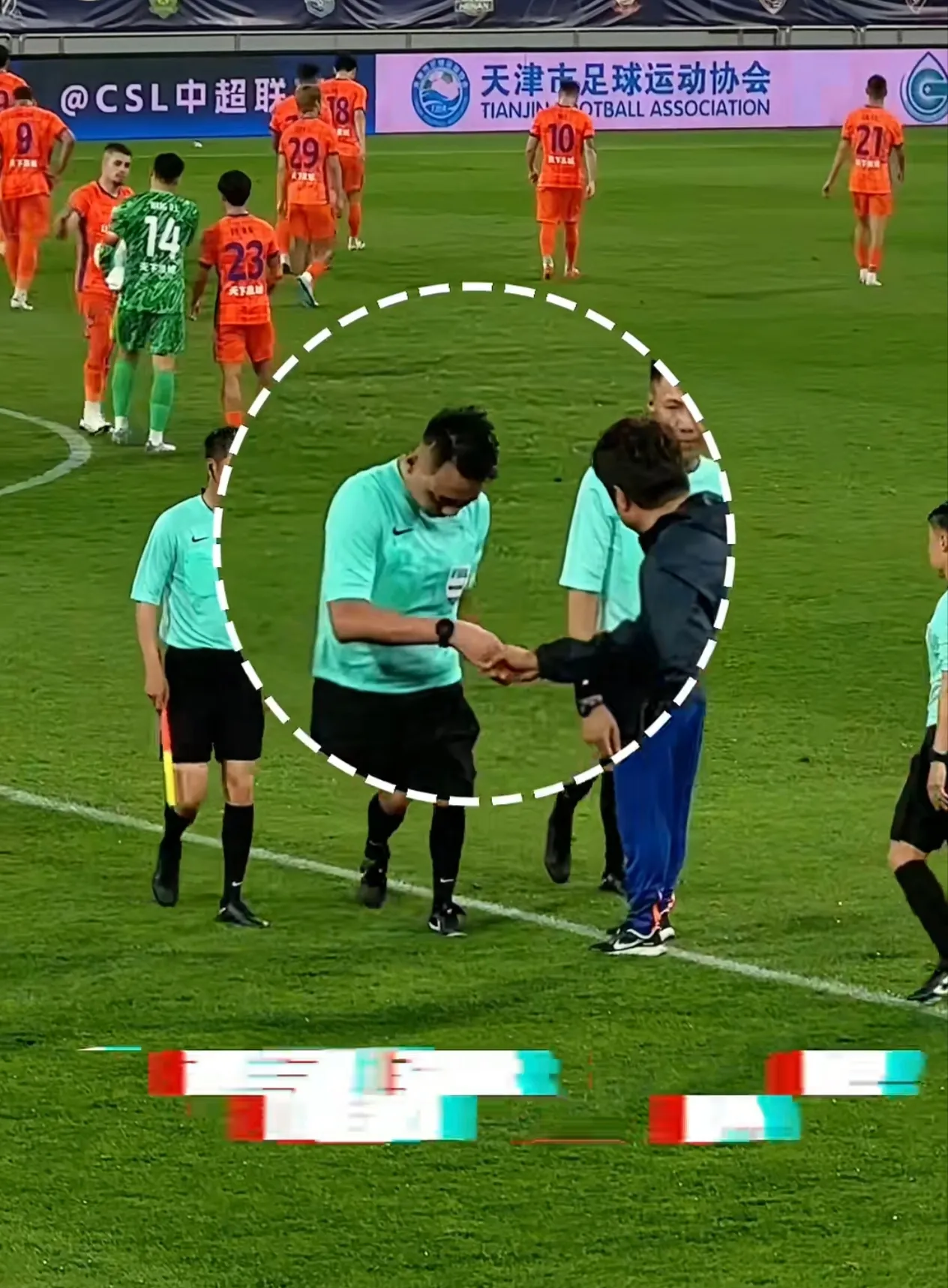 内线防守稳固,帮助球队赢得关键胜利 内线防守稳固,帮助球队赢得关键胜利