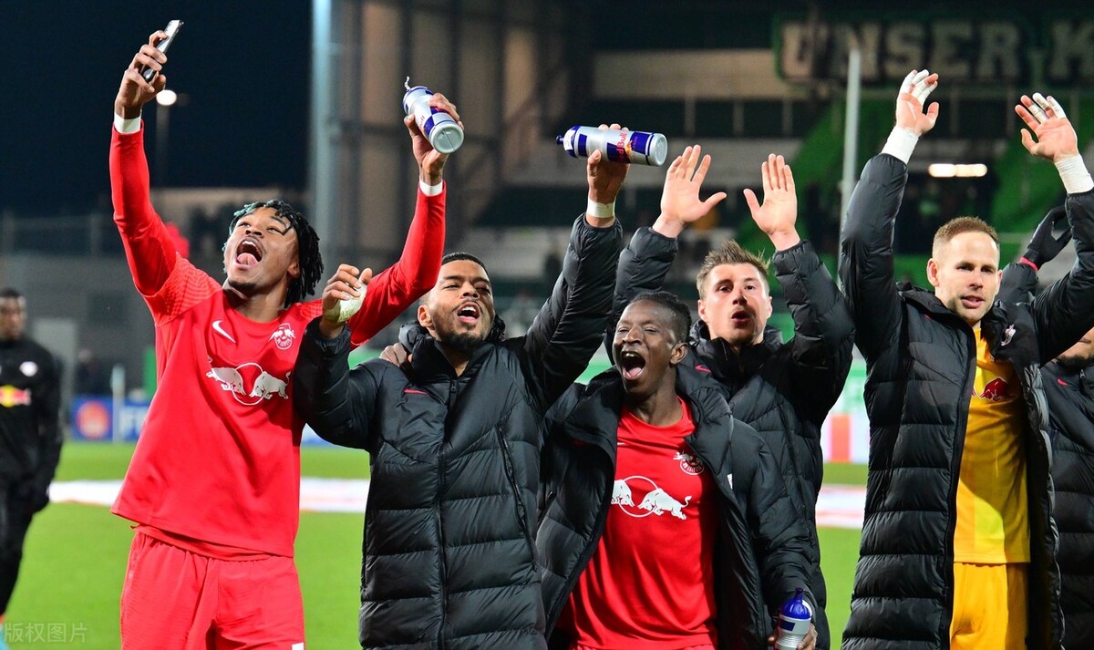 日本逆转莱比锡红牛,马丁内利点燃赛场 日本逆转莱比锡红牛,马丁内利点燃赛场