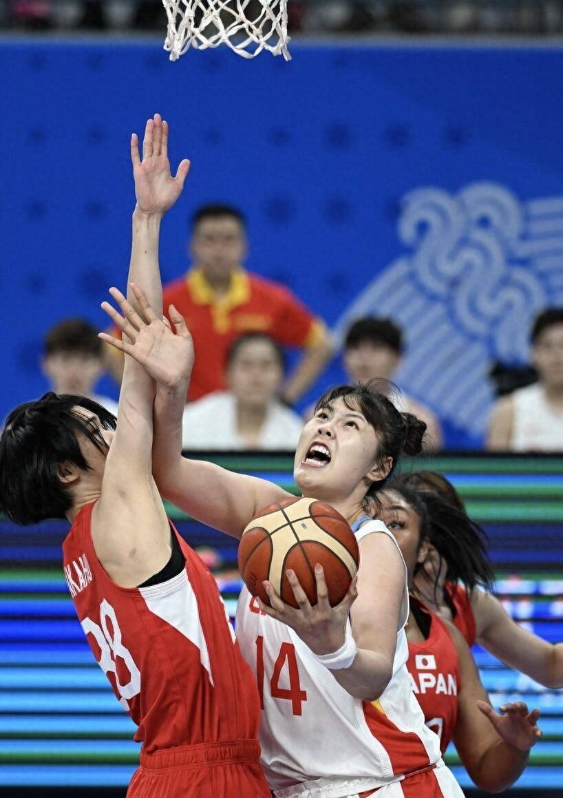 中国队绝杀韩国队,安赛龙带队取胜 中国队绝杀韩国队,安赛龙带队取胜