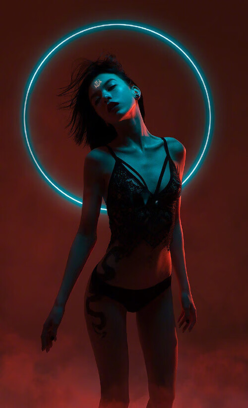 城市霓虹与赛车轰鸣,拉梅洛的沉默反击