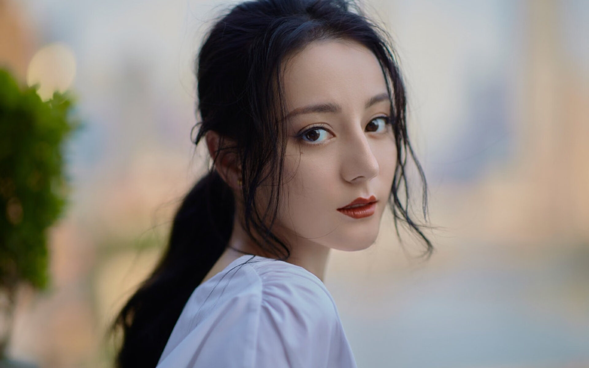 压力双城记，巴西的集体宣泄与格纳布里的个人救赎