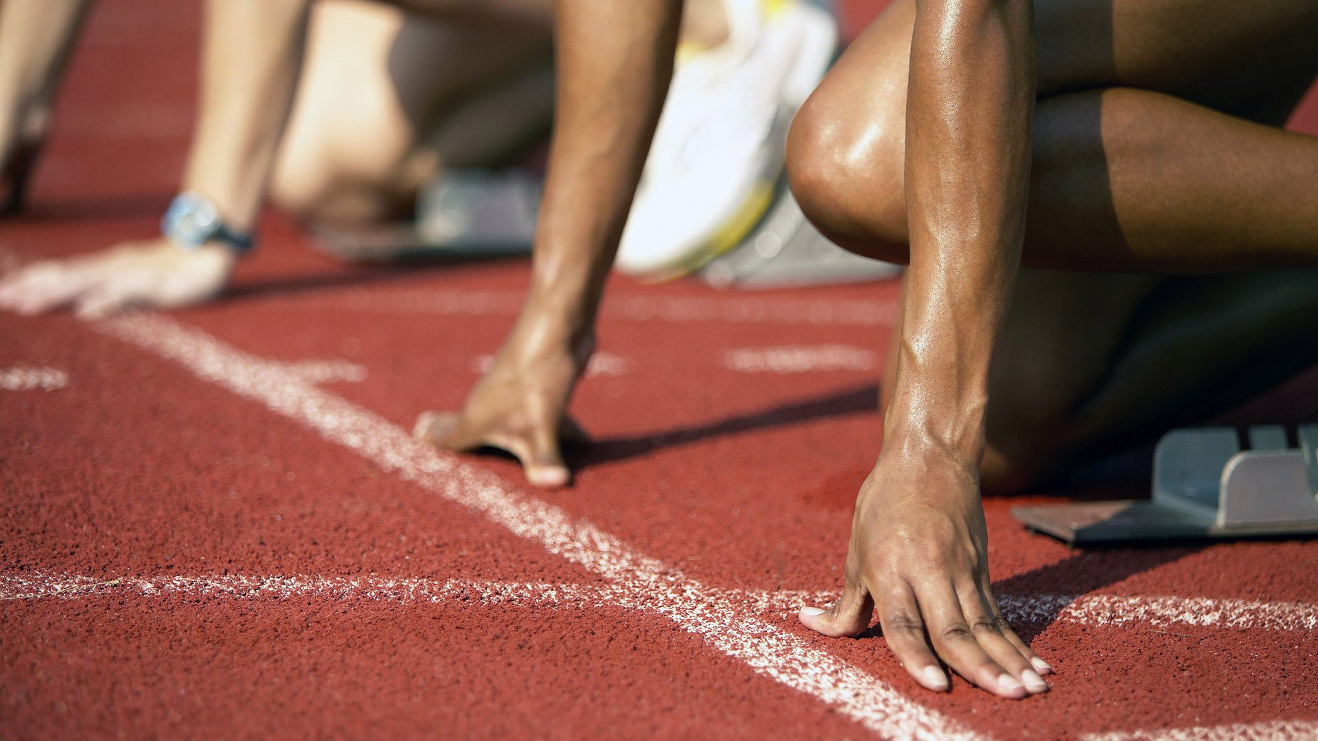 范弗利特化身防守围场,当F1揭幕战的轰鸣遇见篮球场的窒息锁防